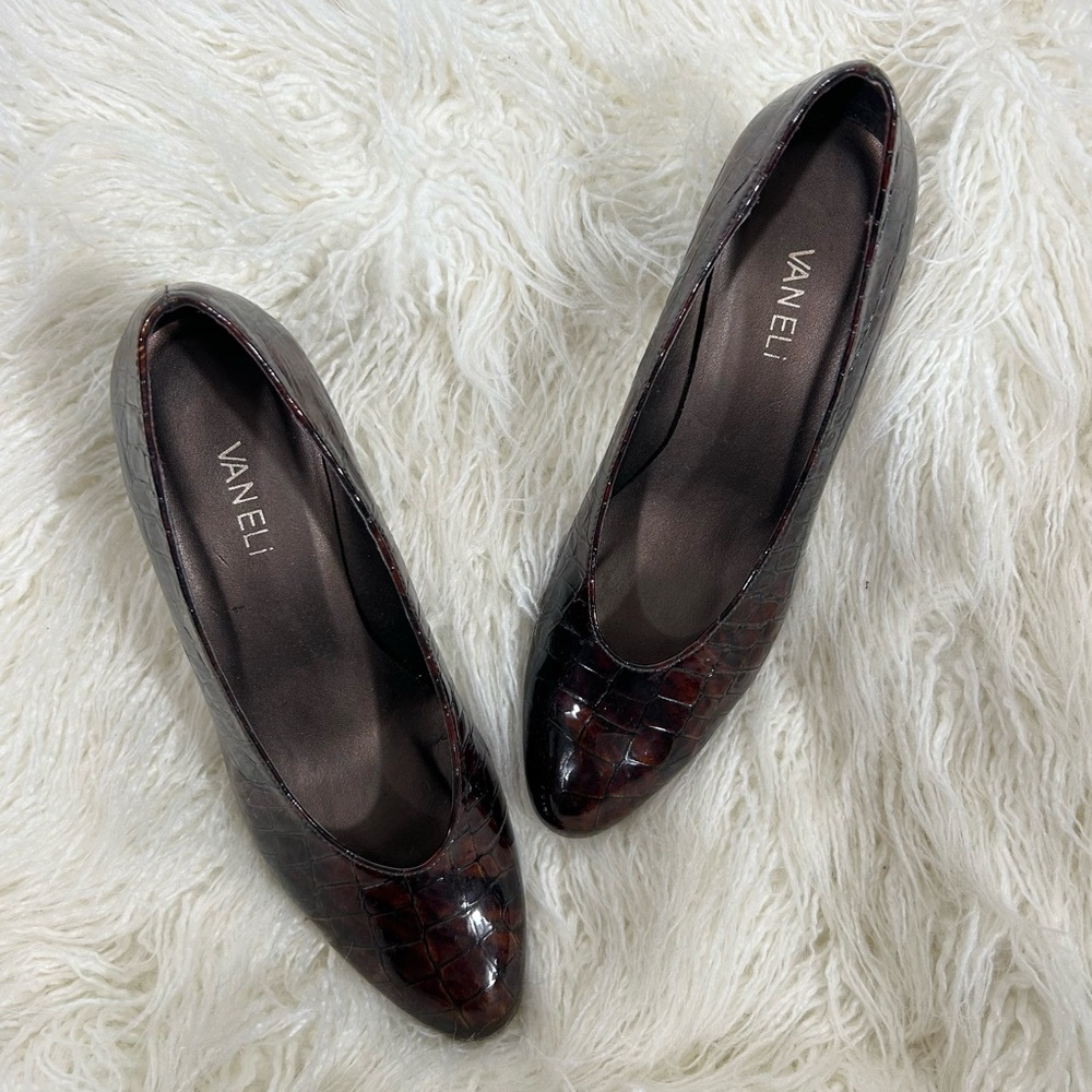 Vaneli Faux Crocodile Patent Leather Brown Pumps Size 8.5M